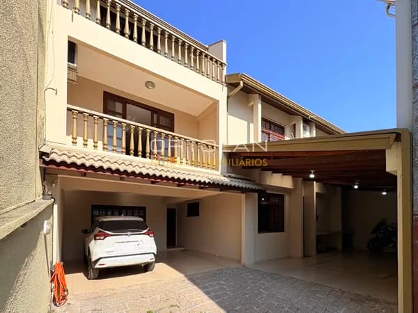 Sobrado com ático 310m² - 04 dormitórios – Uberaba - Curitiba