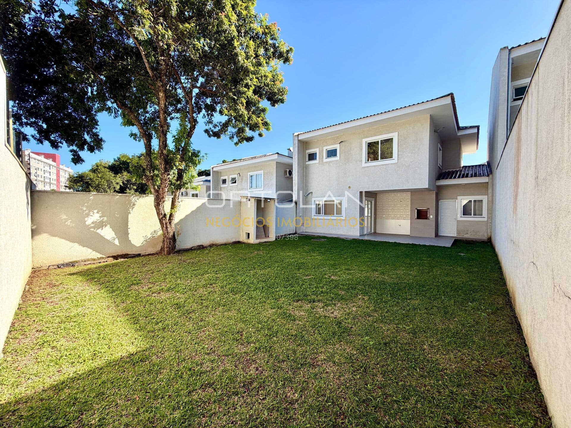 Sobrado em Condomínio fechado 145m² - 03 Suítes - Aristocrata - São José dos Pinhais-PR