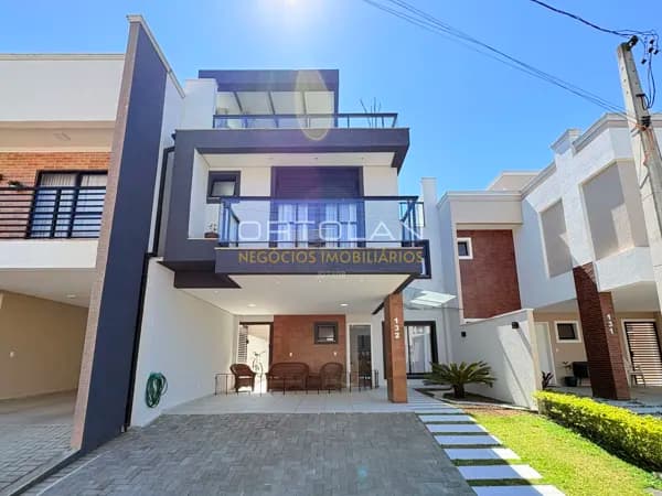 Triplex alto padrão em condomínio fechado 186m² - 04 dormitórios - Costeira - São José dos Pinhais