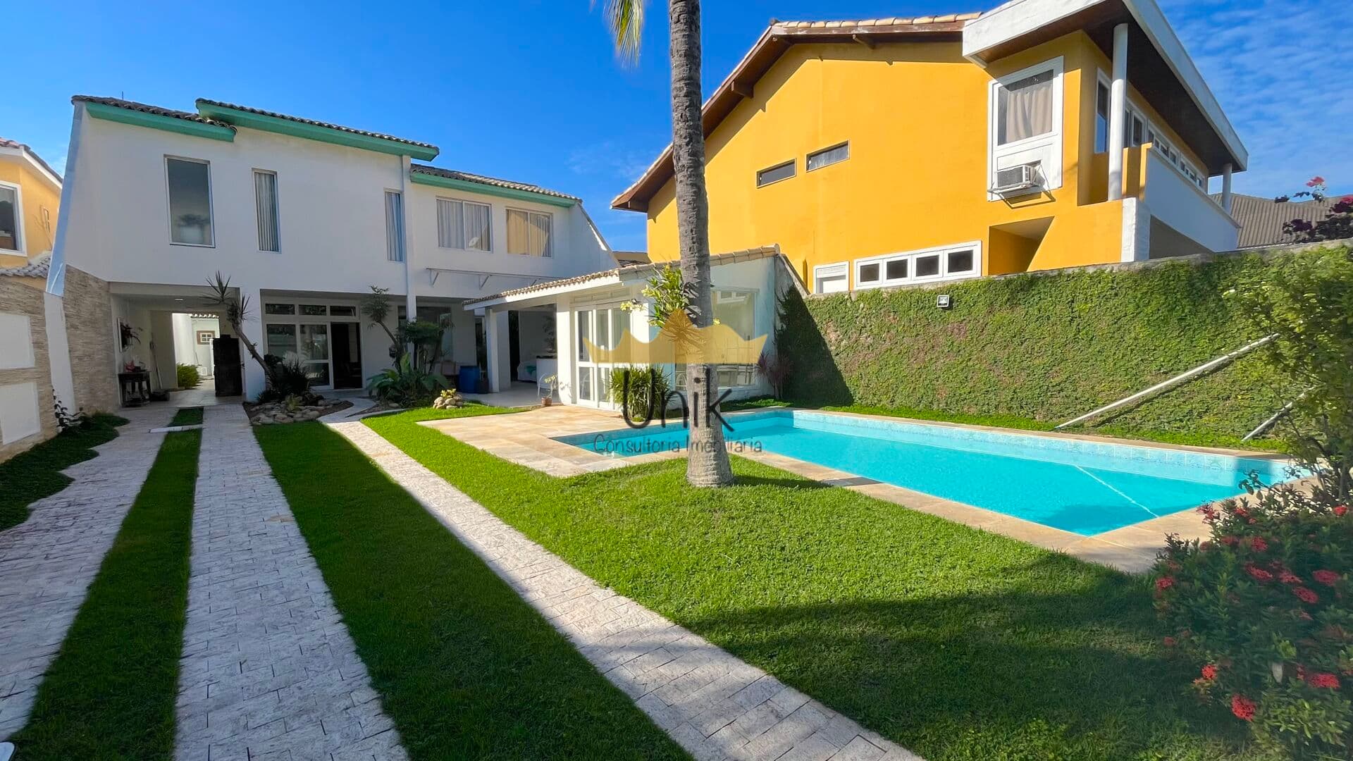 Casa de Alto Padrão em excelente condomínio na Barra