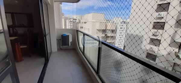 Apartamento em prédio com lazer no Guarujá