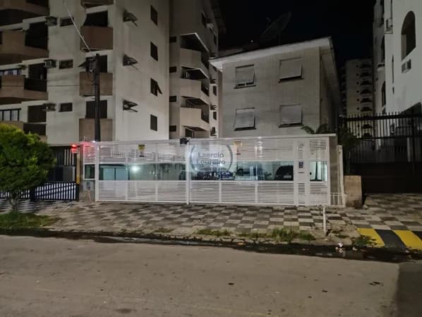 Apartamento reformado na Enseada