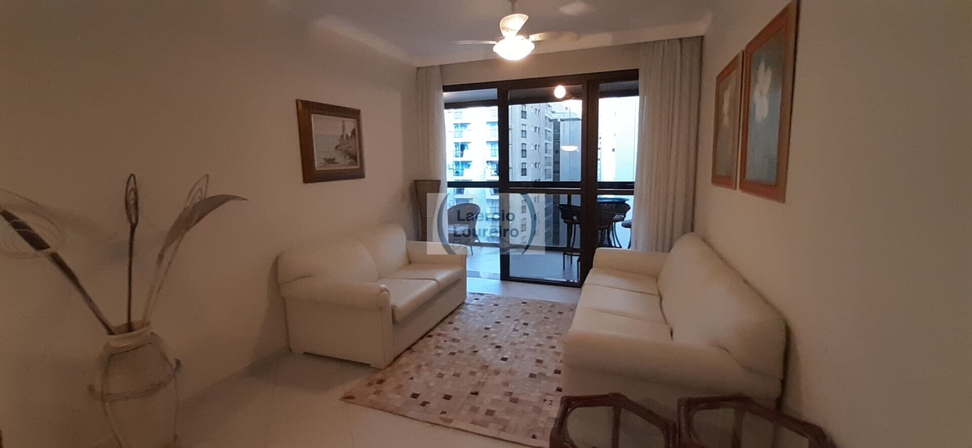 Apartamento reformado na Praia de Pitangueiras