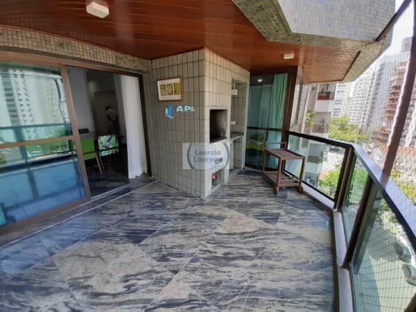 Apartamento com sacada gourmet na Pitangueiras