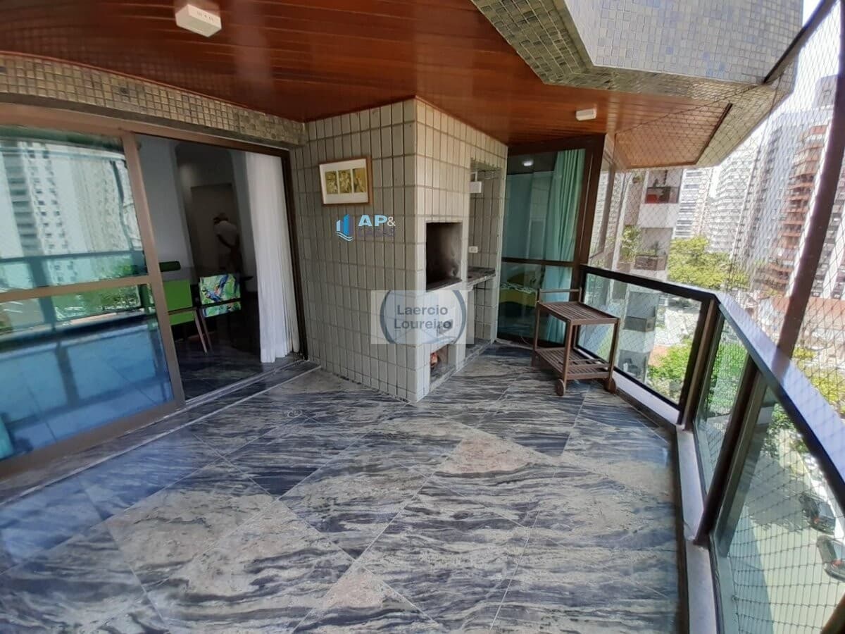 Apartamento com sacada gourmet na Pitangueiras
