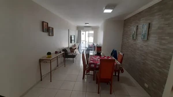 Apartamento reformado 2 quadras da praia