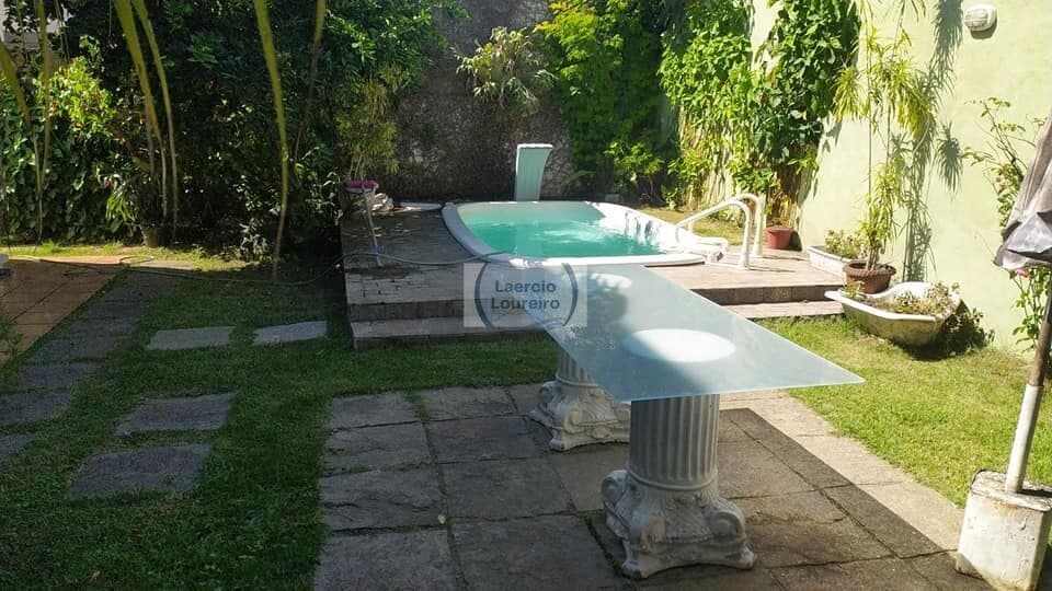 Casa no Guarujá a 3 quadras da praia