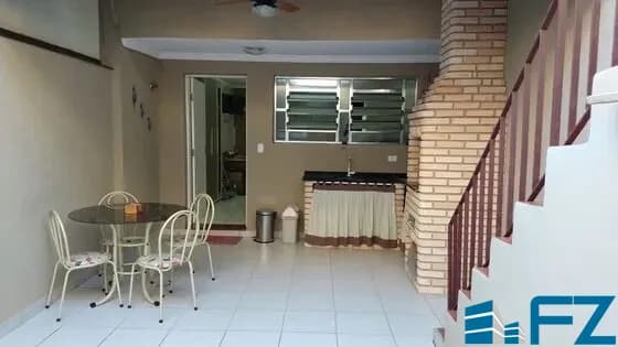 Sobrado para venda possui 160 metros quadrados com 3 quartos em Vila Curuçá - Santo André - SP