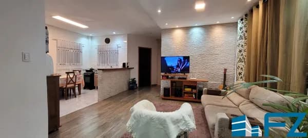 Sobrado para venda tem 250 metros quadrados com 3 quartos em Jardim Santo André - Santo André - SP