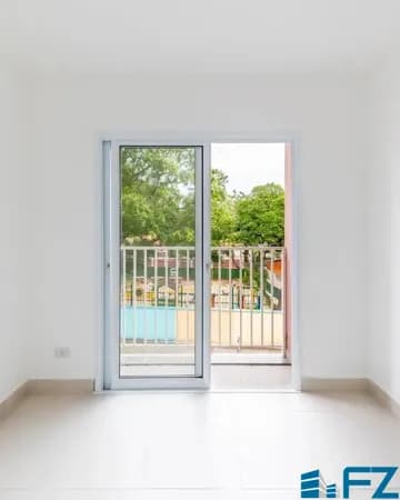 Apartamento a venda na Vila Prudente, 1 dormitório com sacada, sala e cozinha ao lado do metro