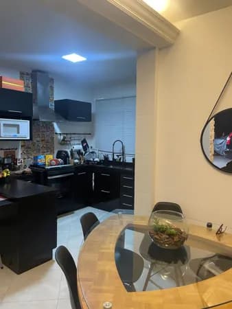 Lindo Sobrado com 03 dormitórios - 04 vagas de garagem