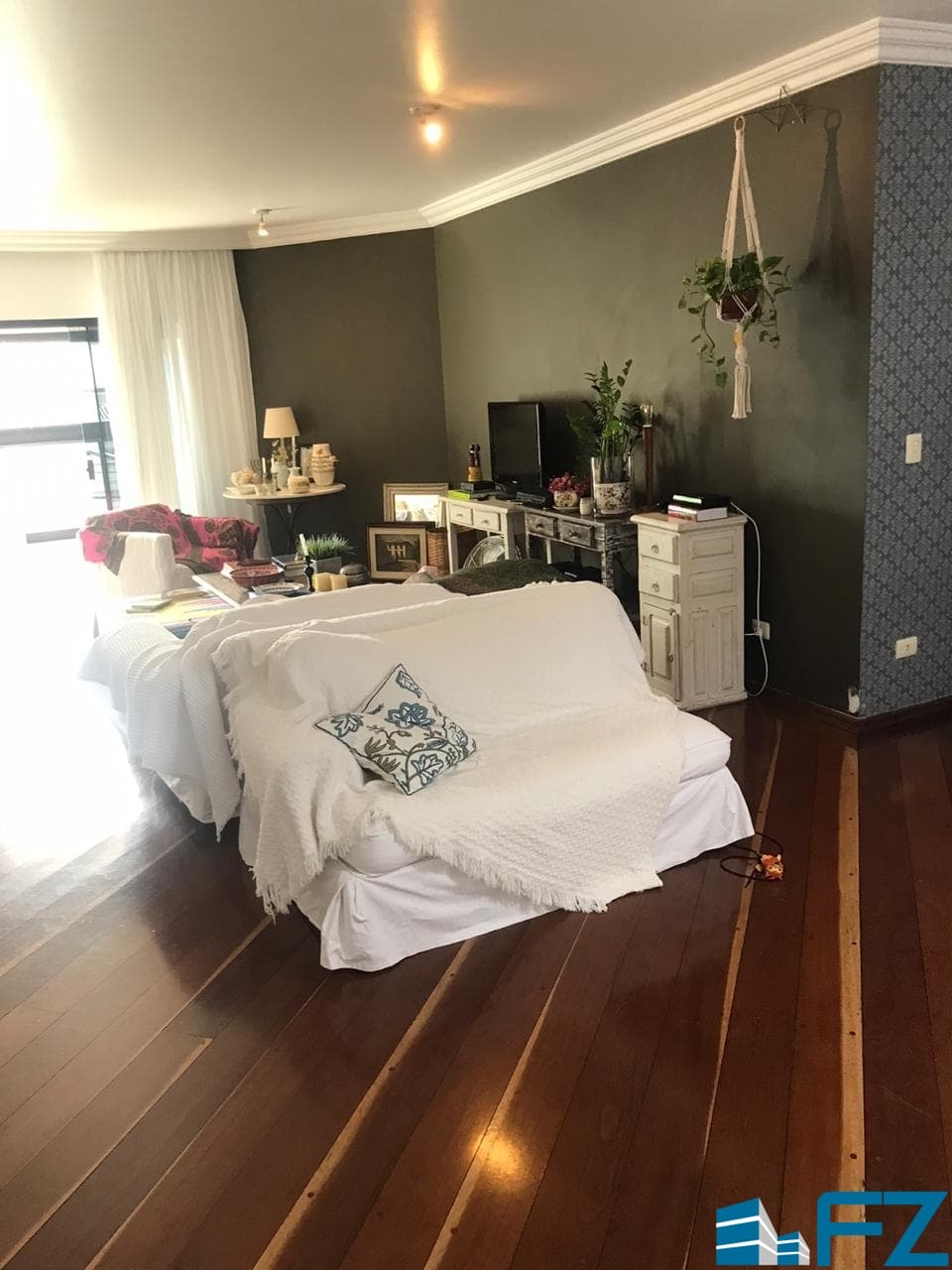 Apartamento disponível no Condomínio Florenza com 4 dorms e 4 vagas