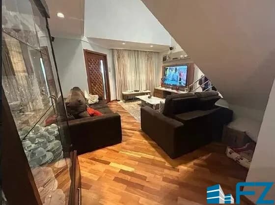 Sobrado para venda possui 191m² Jardim Santo Antônio/ Santo André