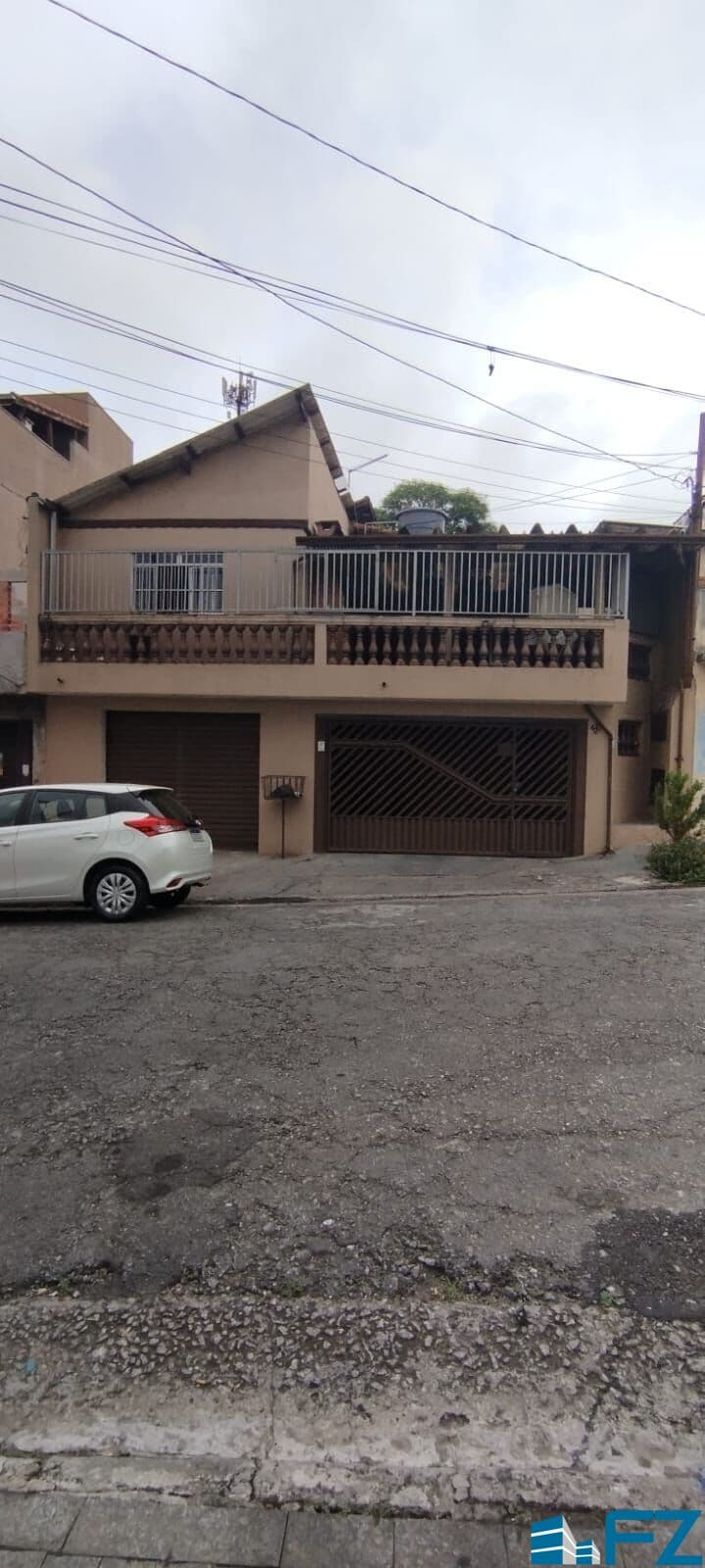 Sobrado para venda tem 408m² no bairro Jardim do Estádio - Santo André - SP