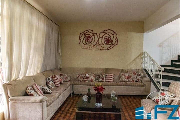 Sobrado para venda possui 525m² no bairro Vila Monumento - São Paulo - SP