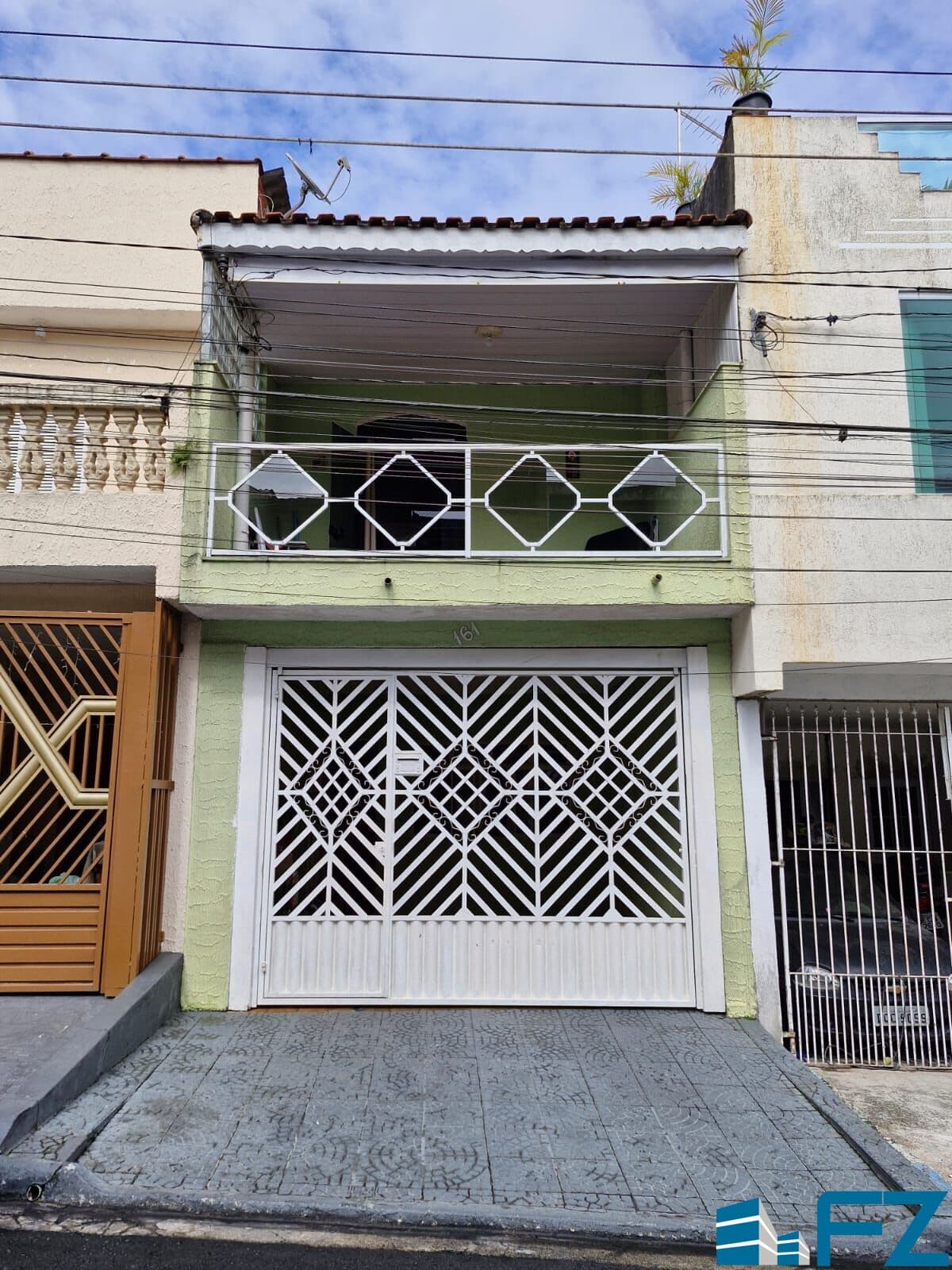 Sobrado para venda possui 181m² no bairro Vila das Valsas/ SBC