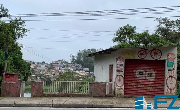Casa para venda possui 400m² de terreno e 100m² área construída no bairro Riacho Grande/ SBC