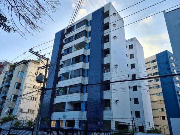 Apartamento 3 quartos totais com suíte e elevadores no Costa Azul