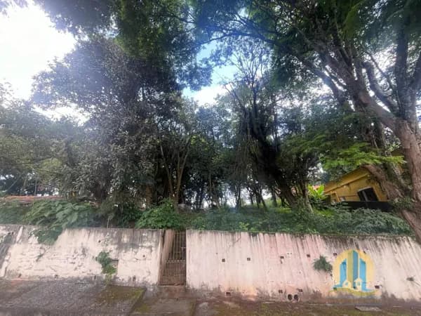 Terreno à venda no Centro de Santana de Parnaíba!
