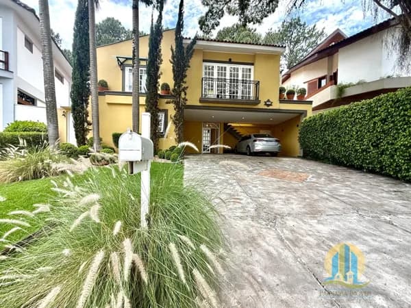 Casa em Santana de Parnaíba - Alphaville