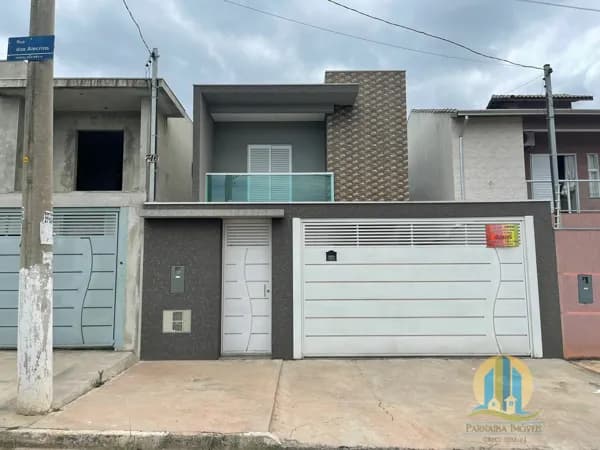 Belíssima Casa à Venda no Município de Cajamar - SP
