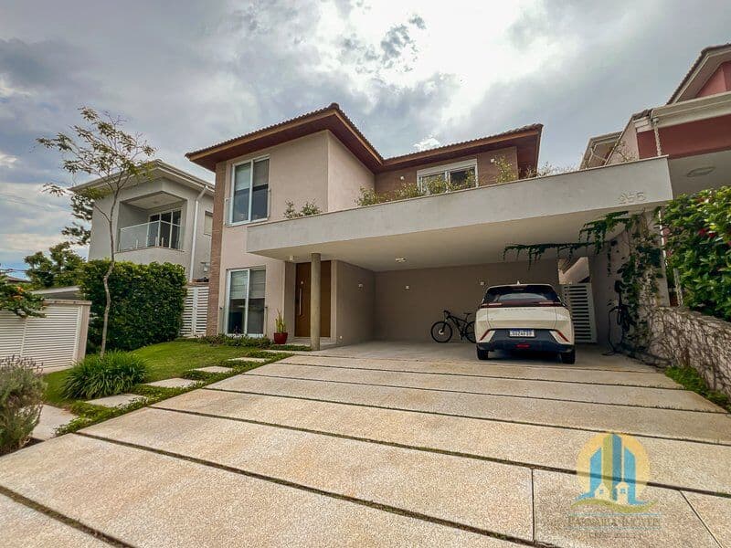 Casa em Santana de Parnaíba - Alphaville