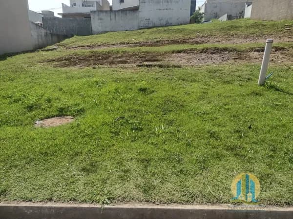 Terreno a venda em condomínio