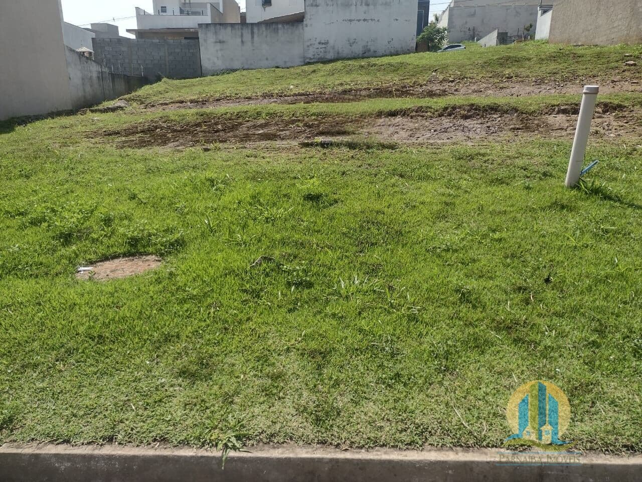 Terreno a venda em condomínio