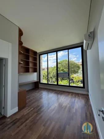 Casa em Santana de Parnaíba - Alphaville