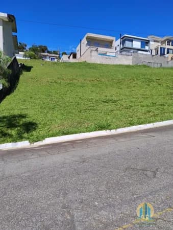 Terreno à venda em Condomínio!!