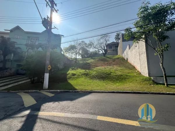 Terreno em Condomínio á Venda !