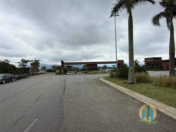 Terreno à Venda – Condomínio