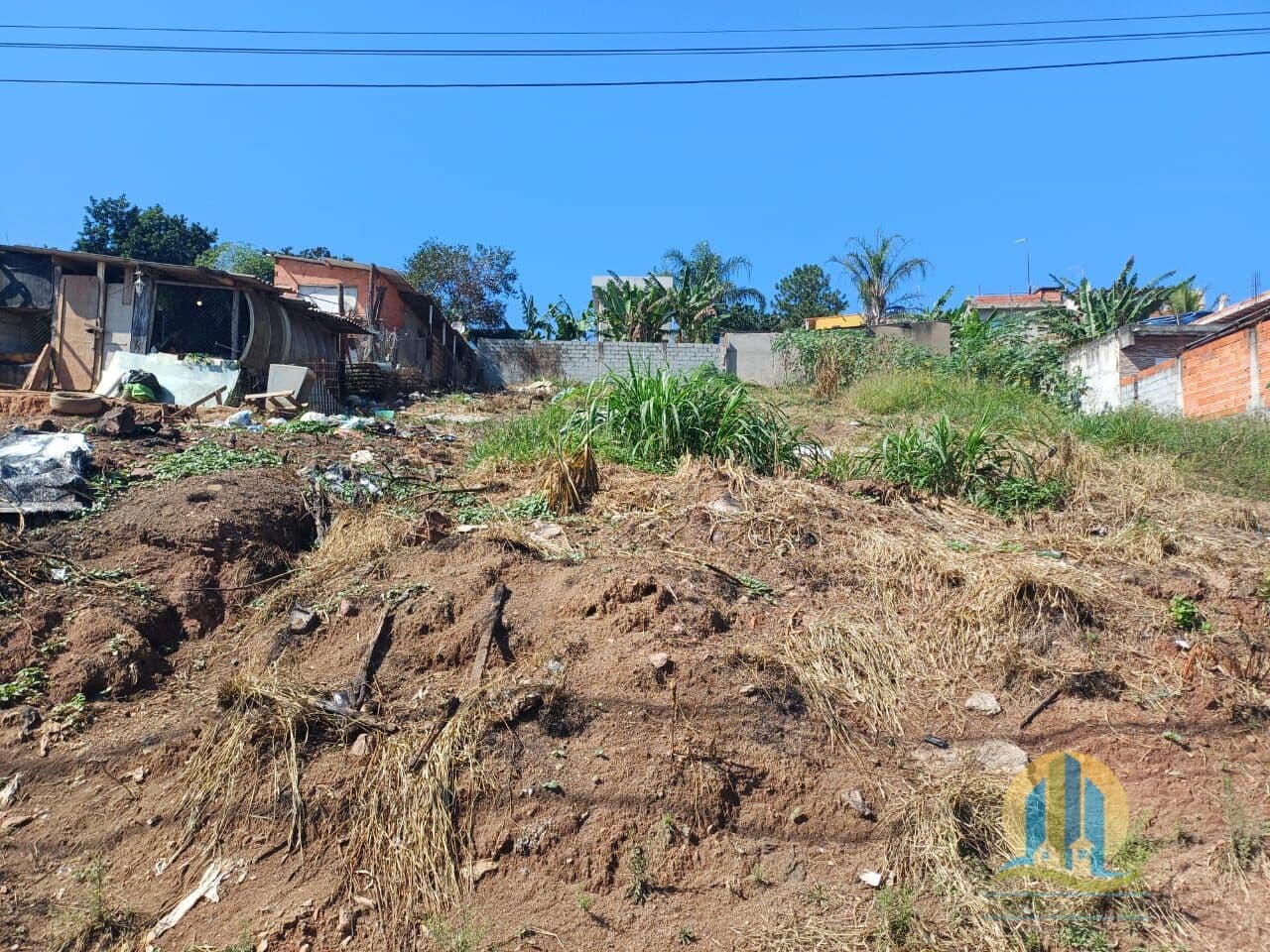 TERRENO À VENDA!