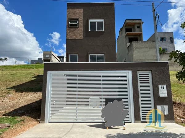Casa em condomínio à venda!!