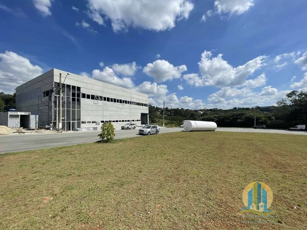 Pavilhão/Galpão LogísticoGalpão novo e moderno Construção 2022 Zoneamento ZM (Zona Mista) Pé-direito de 10,95 metros Energia trifásica 38,89 Kva Portão para caminhão com 4,07m de altura livre
