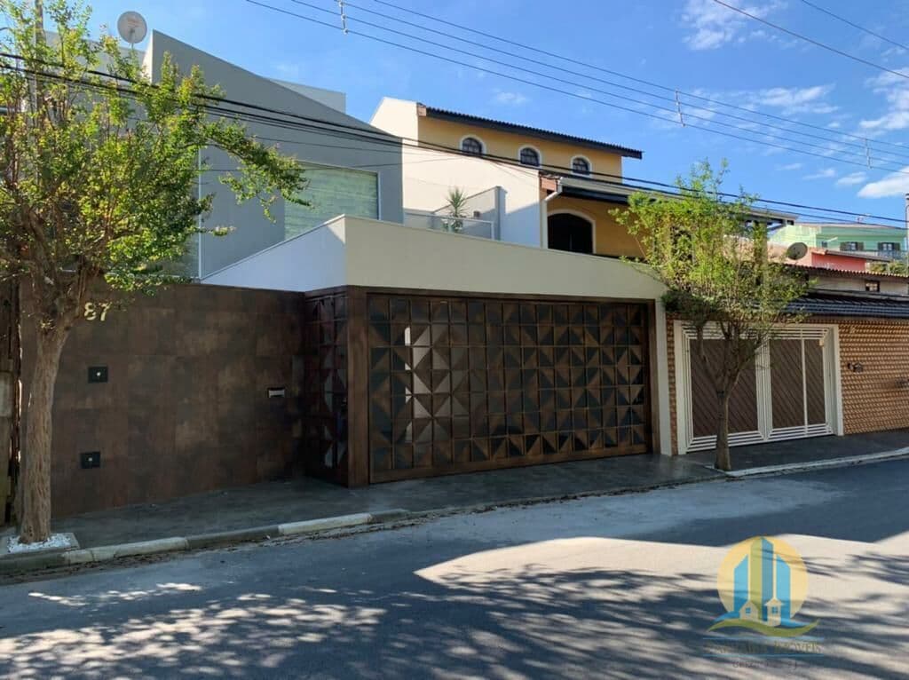Casa Sobrado á Venda em Santana de Parnaíba | SP