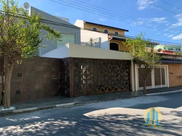 Casa Sobrado á Venda em Santana de Parnaíba | SP
