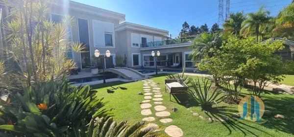 Casa Alto Padrão à Venda em Santana de Parnaíba / SP