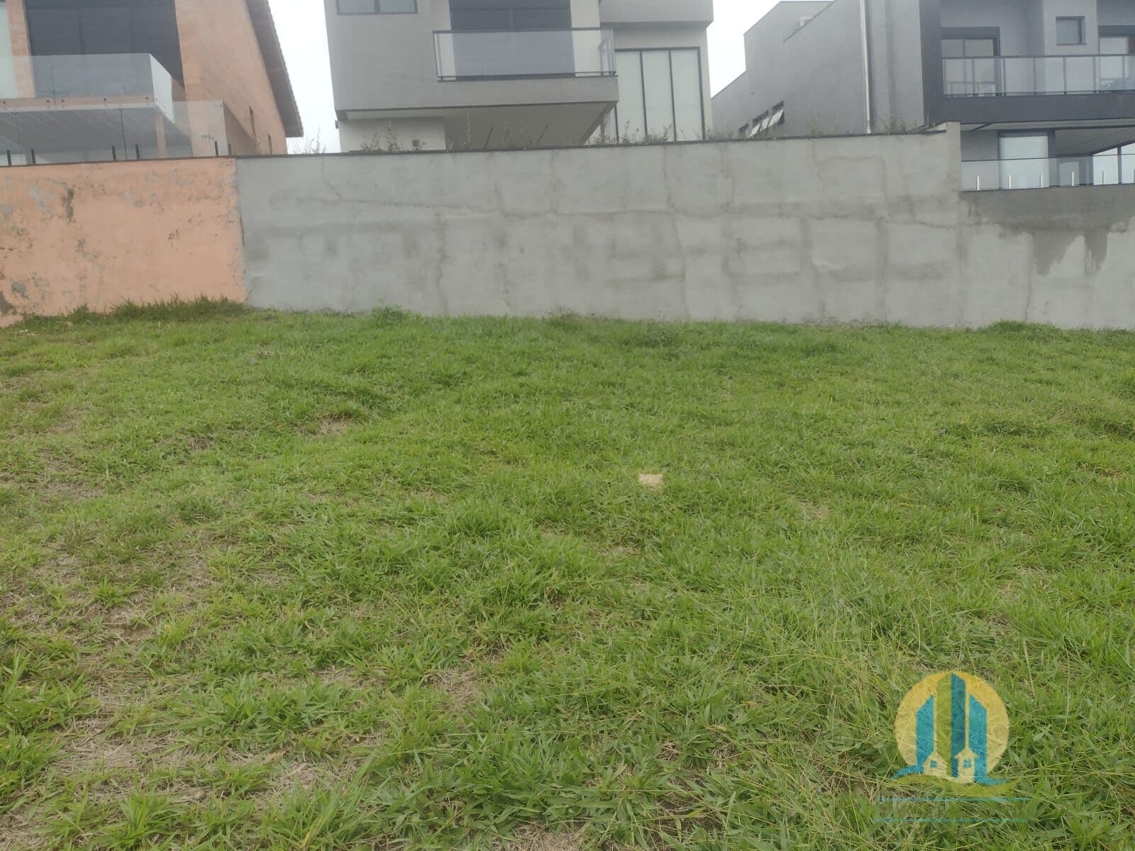 TERRENO À VENDA!!