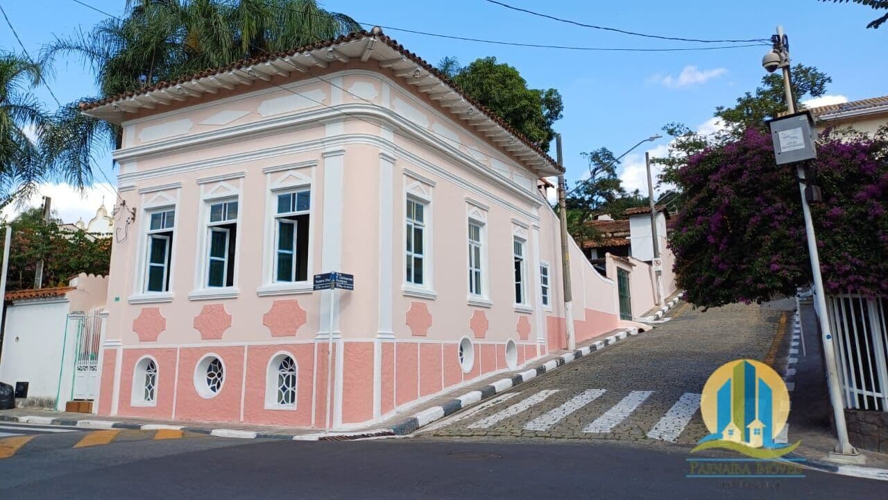 Casa à Venda no Centro Histórico de Santana de Parnaíba/SP