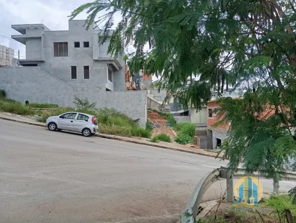 Terreno Comercial à Venda