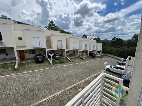 Casa a venda no condomínio bela vista