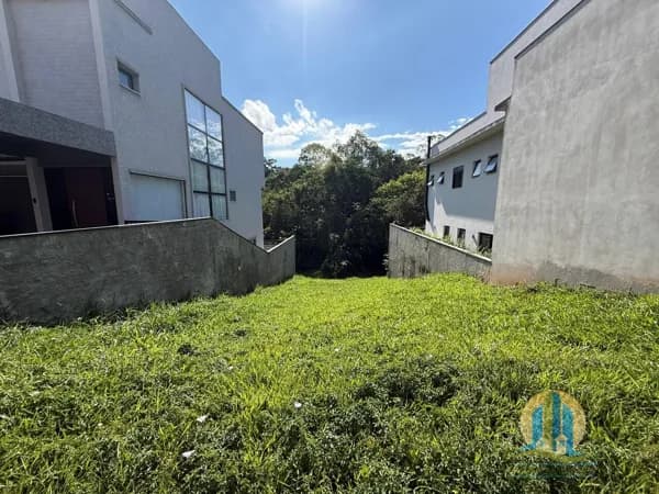 Terreno à Venda no Condomínio New Ville!!