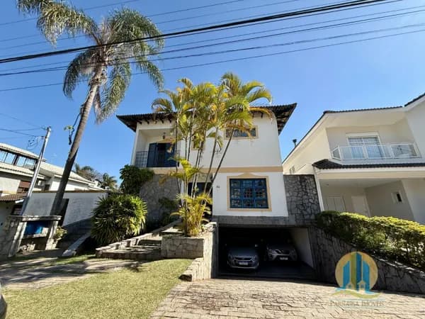 Casa em Santana de Parnaíba - Alphaville