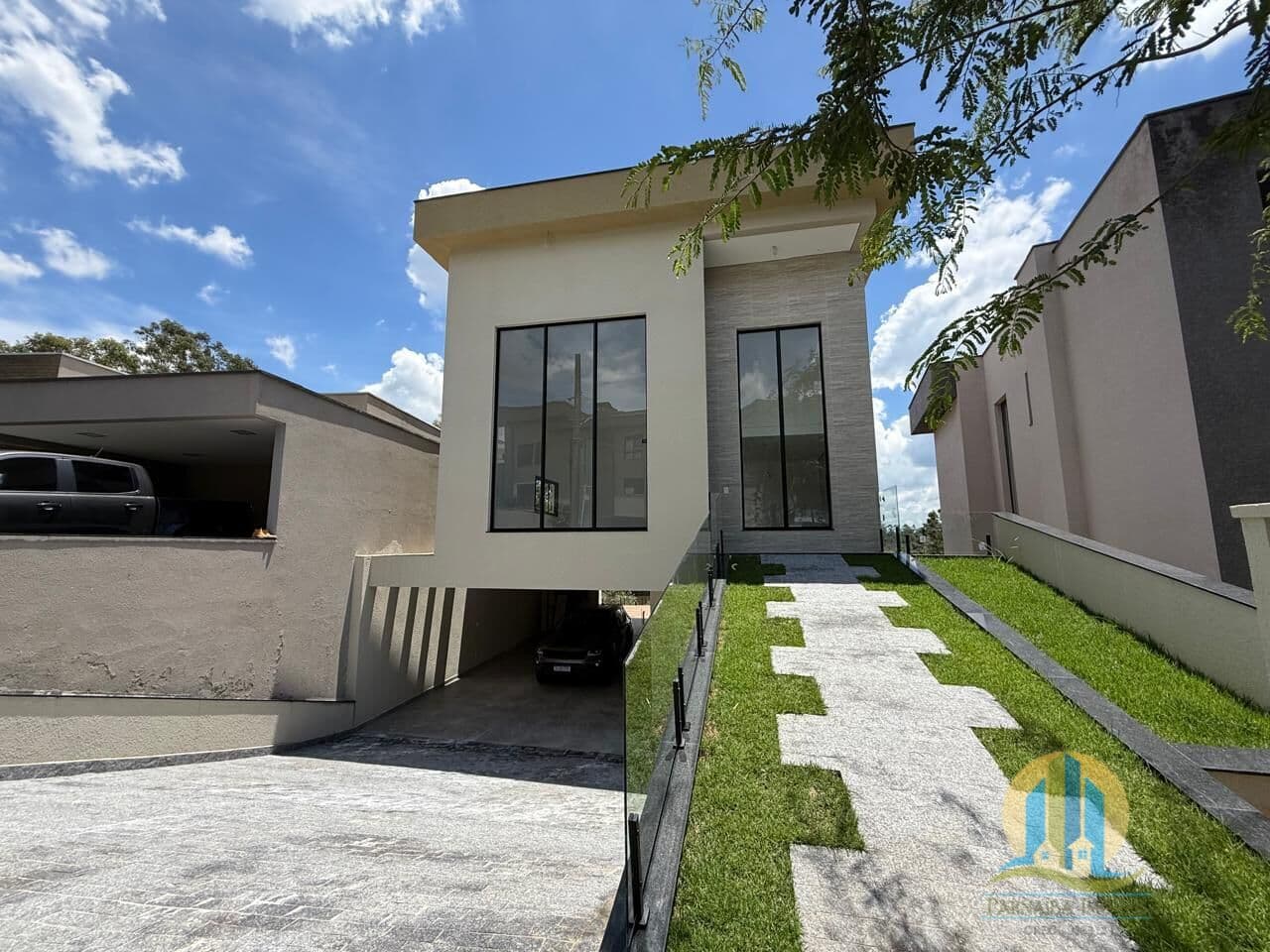 Casa Alto Padrão à Venda no Condomínio New Ville