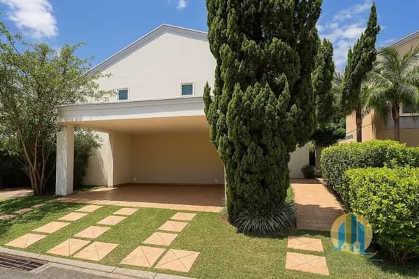 Casa em condomínio fechado na região de Alphaville