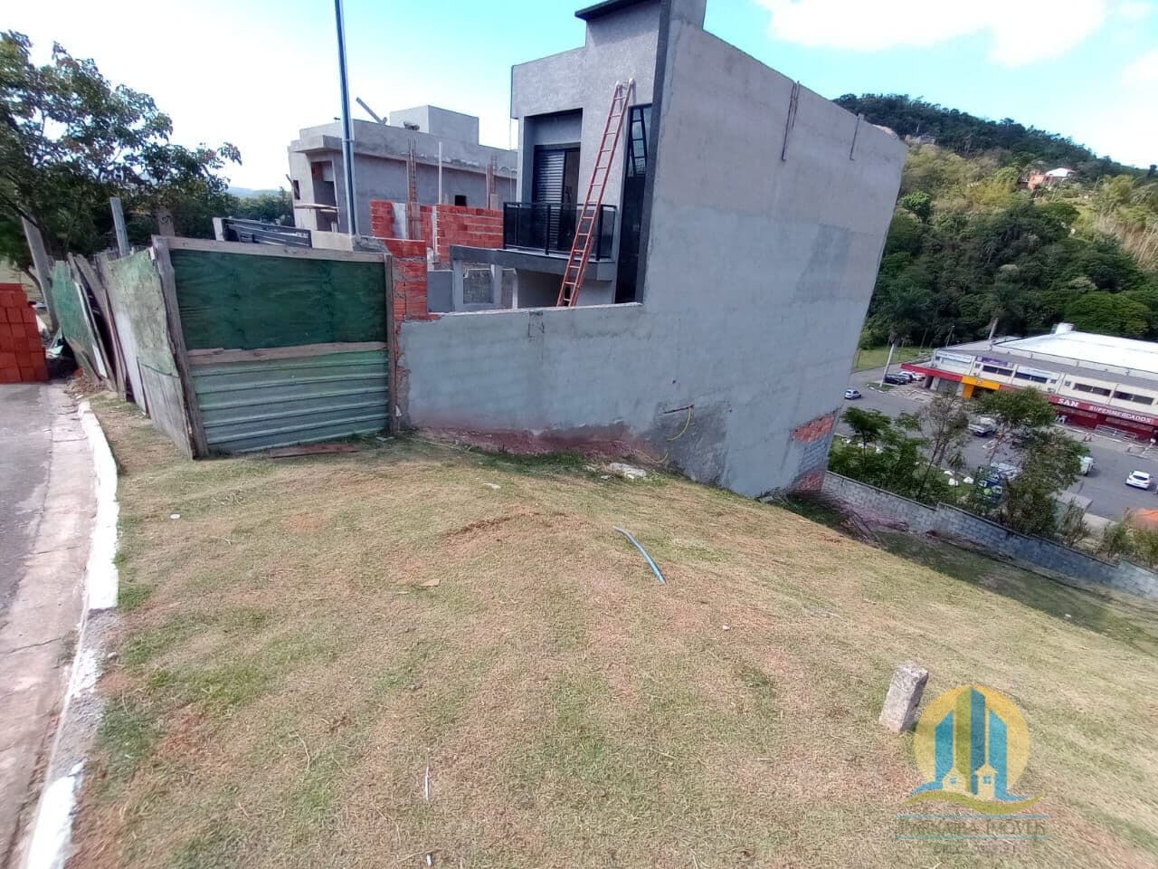 Terreno à Venda