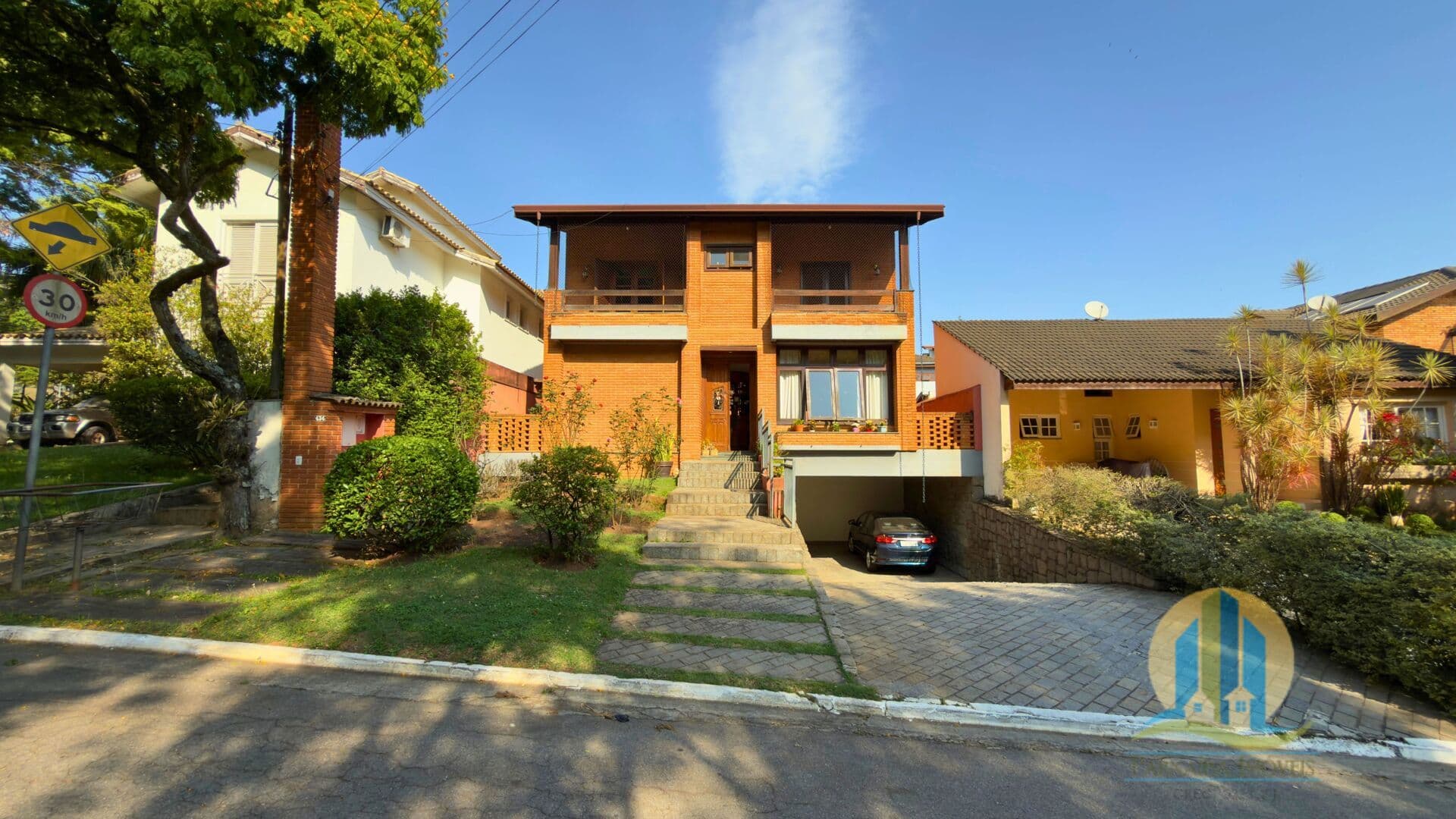 Casa em Santana de Parnaíba - Alphaville