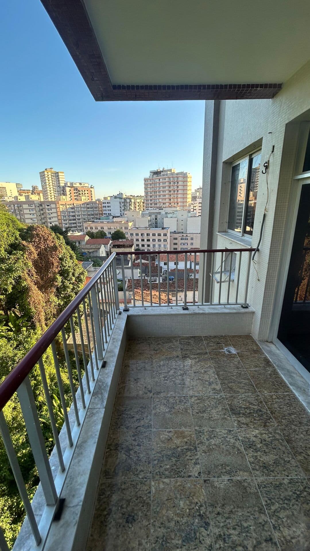 Apartamento amplo no Ingá com 100m², 2 quartos e localização privilegiada!