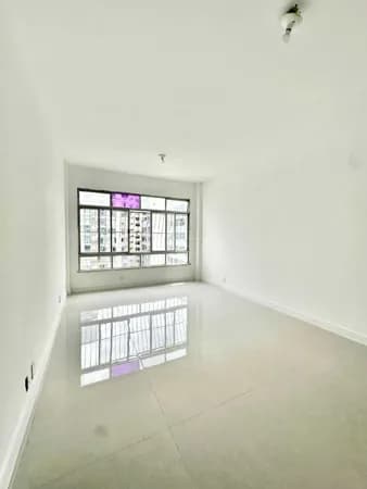 Apartamento Espaçoso na Rua Mais Desejada de Icaraí, Niterói-RJ